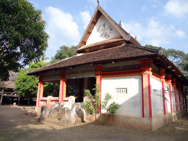 ศาลาโรงธรรม วัดบ้านหัวหาด (ຫໍແຈກ ວັດບ້ານຫົວຫາດ)